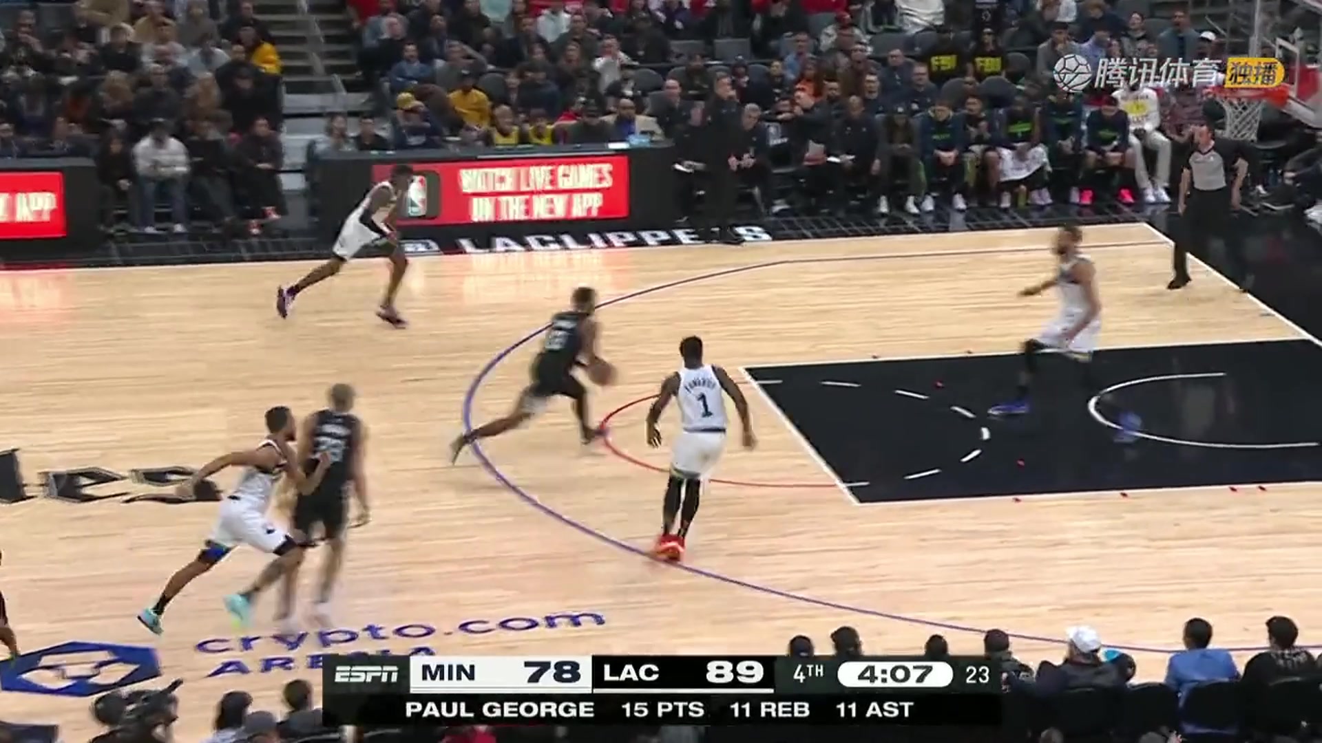 這就是億元先生的傳球水準(zhǔn)？戈貝爾發(fā)球直接相當(dāng)于送給對手了?。ǜ曦悹柺亚颍? title=